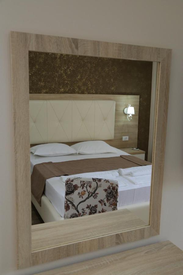Metropolis Hotel Ulcinj Luaran gambar