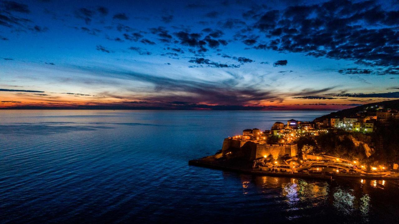 Metropolis Hotel Ulcinj Luaran gambar